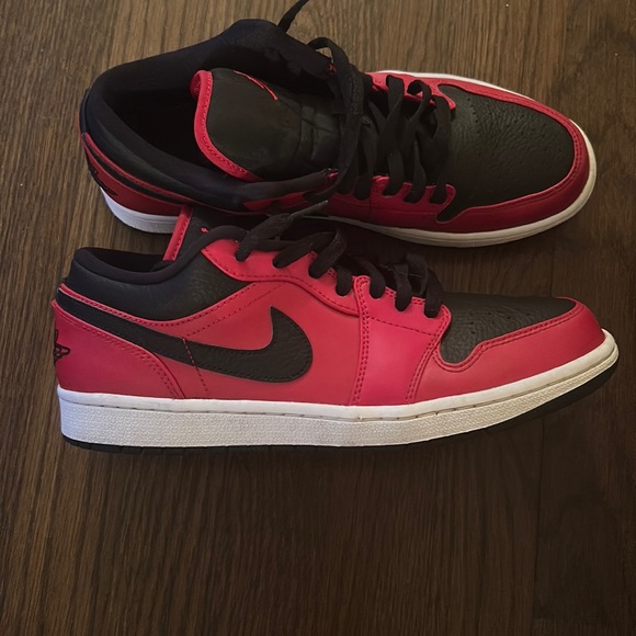 Jordan 1 black red low main image 4